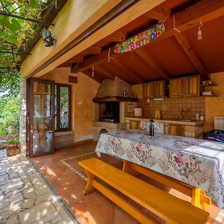 Cozy Nur 500 Meter Zum Mit Privatparkplatz Und Grillbereich * Umago