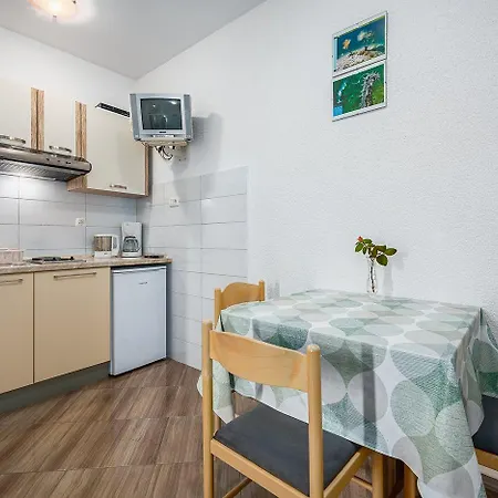 Cozy Nur 500 Meter Zum Mit Privatparkplatz Und Grillbereich * Umago